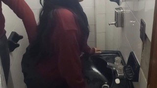 STUDENTS FUCKING IN A BATHROOM BEFORE GOING TO COLLEGE